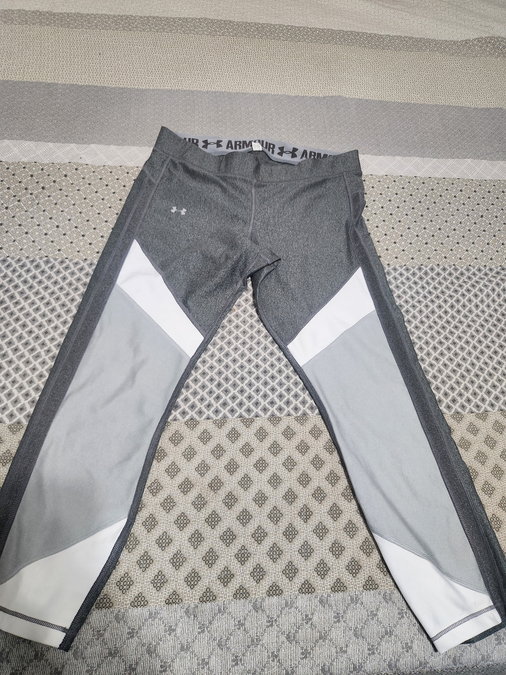Under Armour Women Gray Colorblock Performance Pants